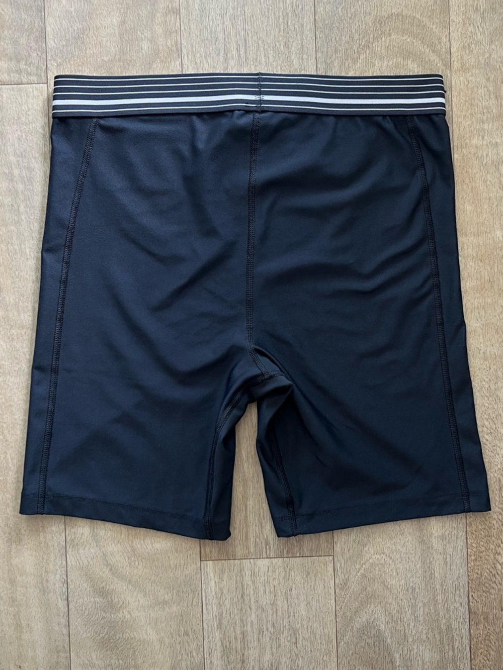 Under Armour HeatGear Bike Shorts Compression Black 7” Inseam Women’s M - Picture 3 of 5